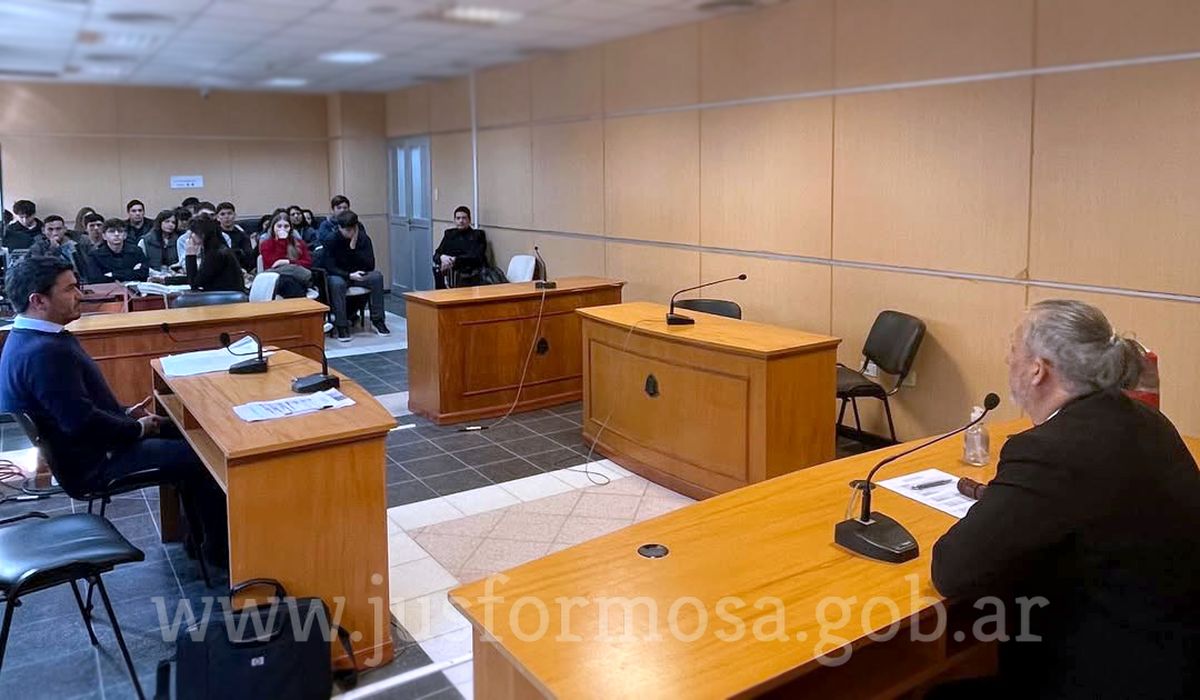 Estudiantes de Derecho en la OGA Penal