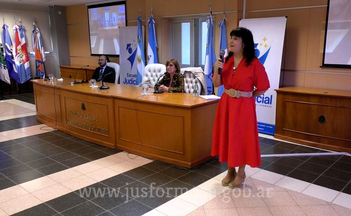 Catedrática destacó el poder de la educación para construir una sociedad más justa y pacífica