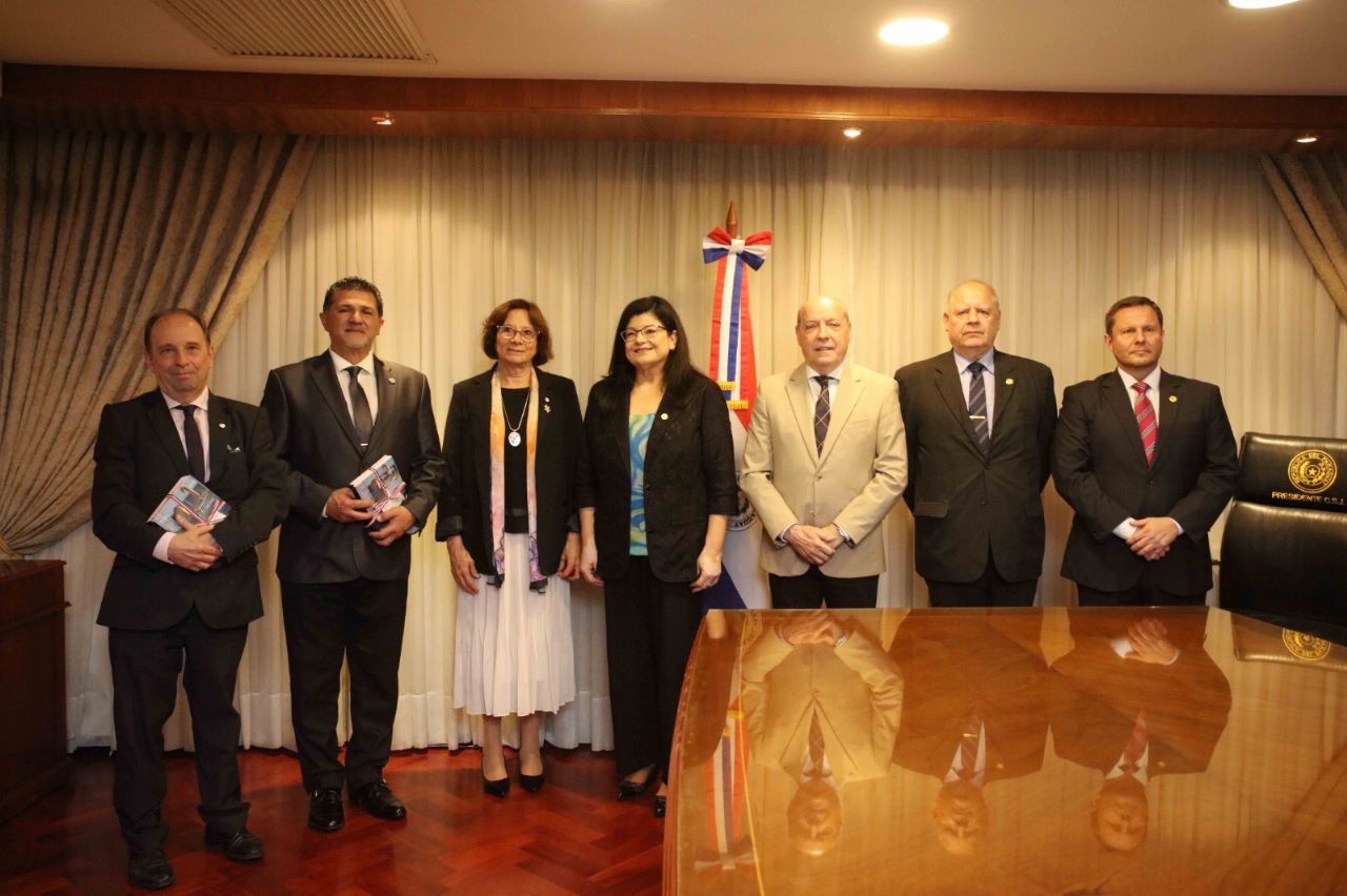 Reunión con la Corte Suprema de Paraguay