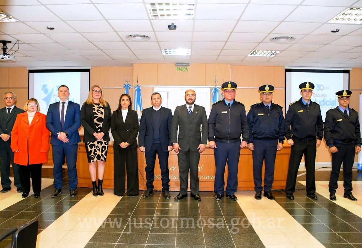 Capacitación a cadetes de la policía
