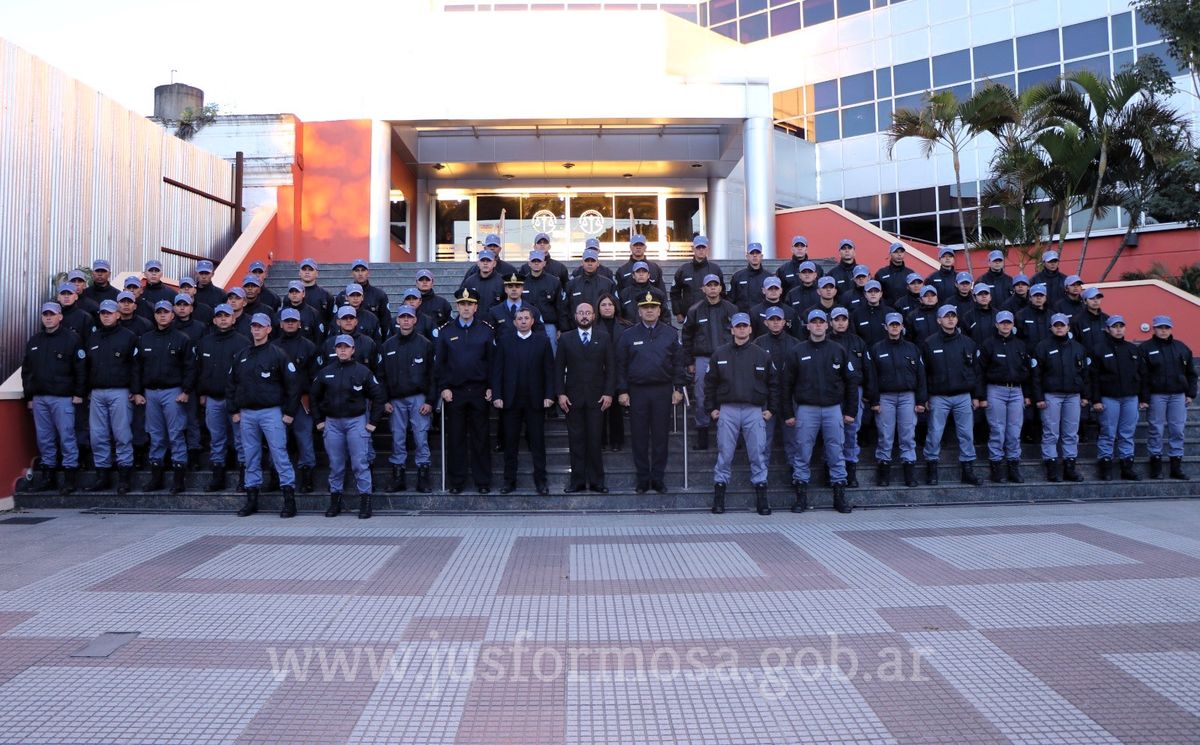 Capacitación a cadetes de la policía